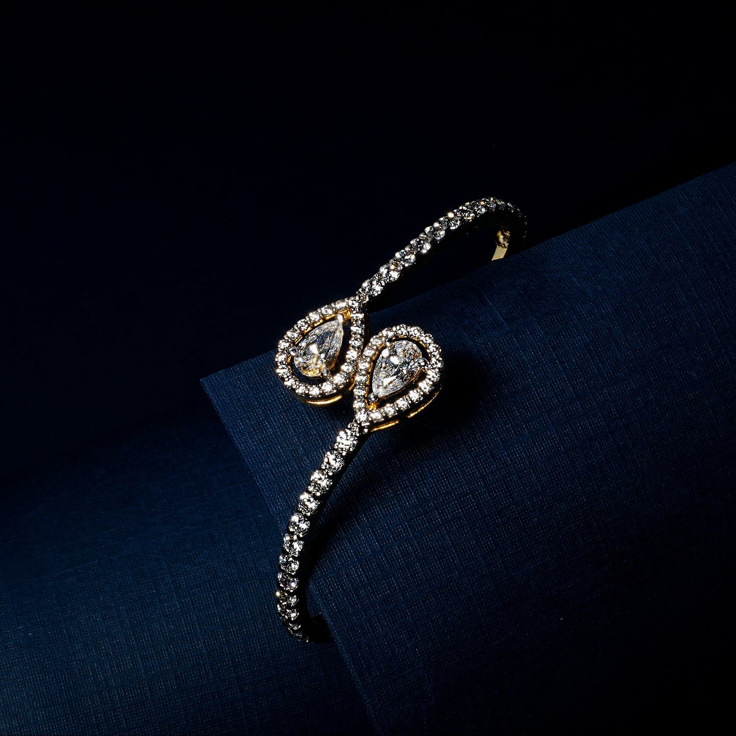 Lumière Circle Bracelet