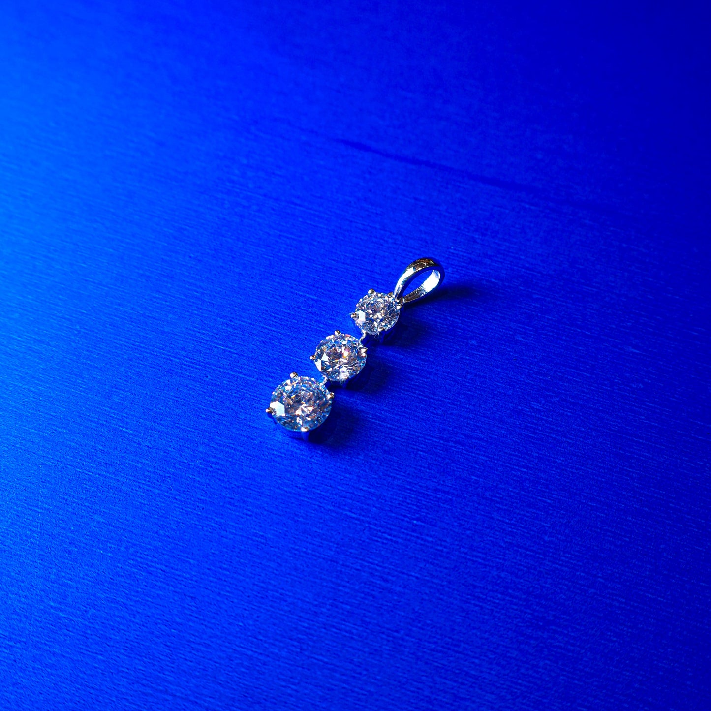 Aureo Gleam Pendant