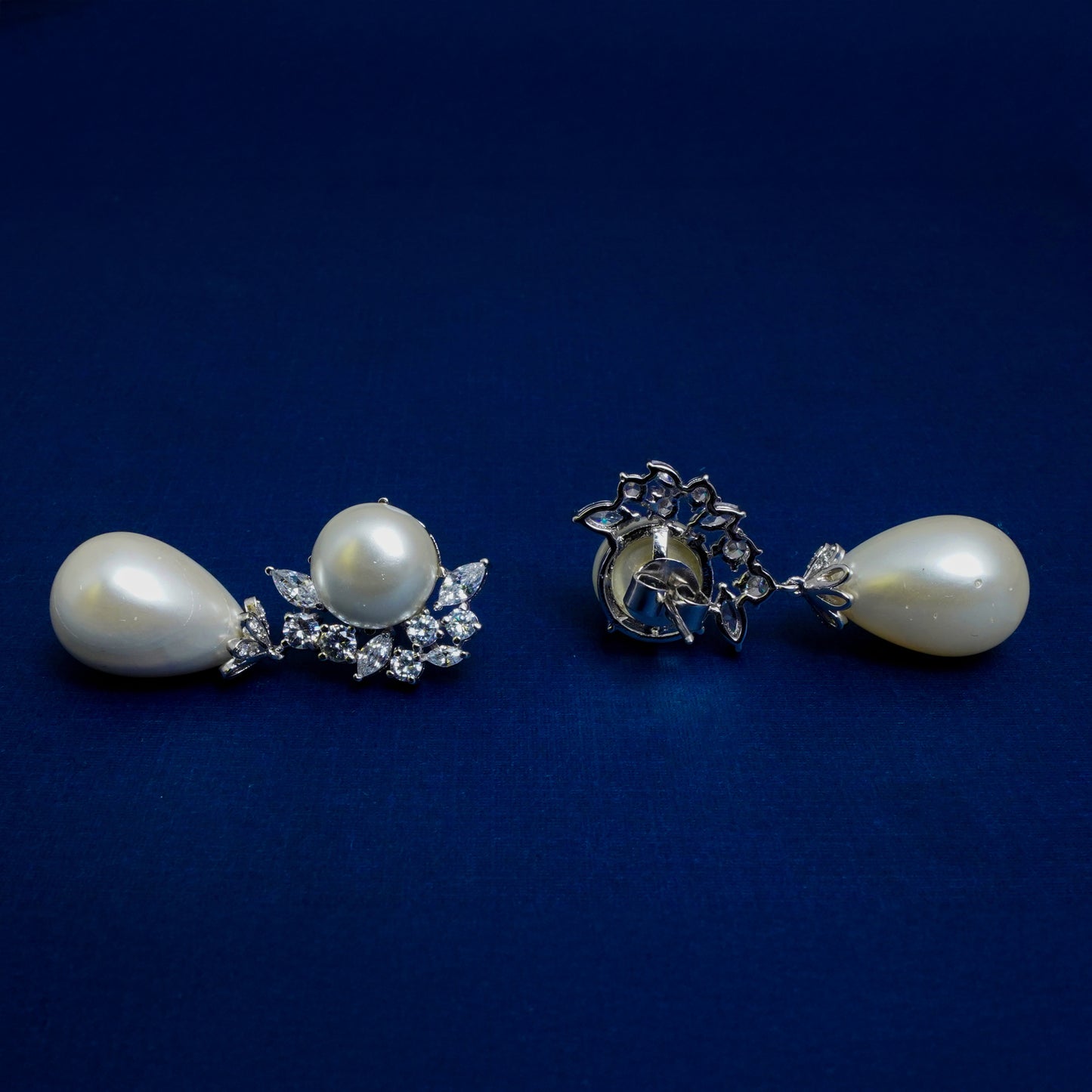 Venus Noire Earrings