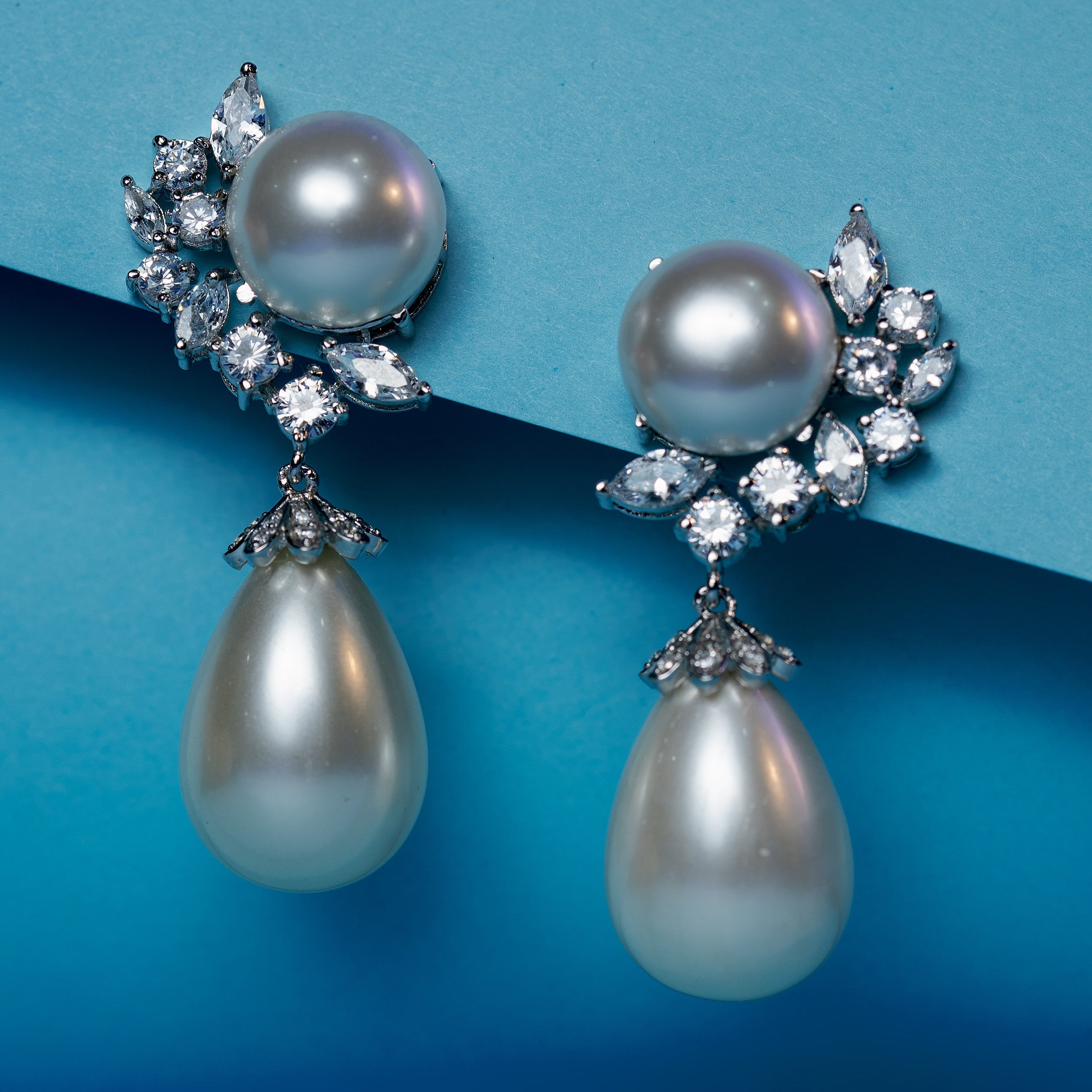 Venus Noire Earrings