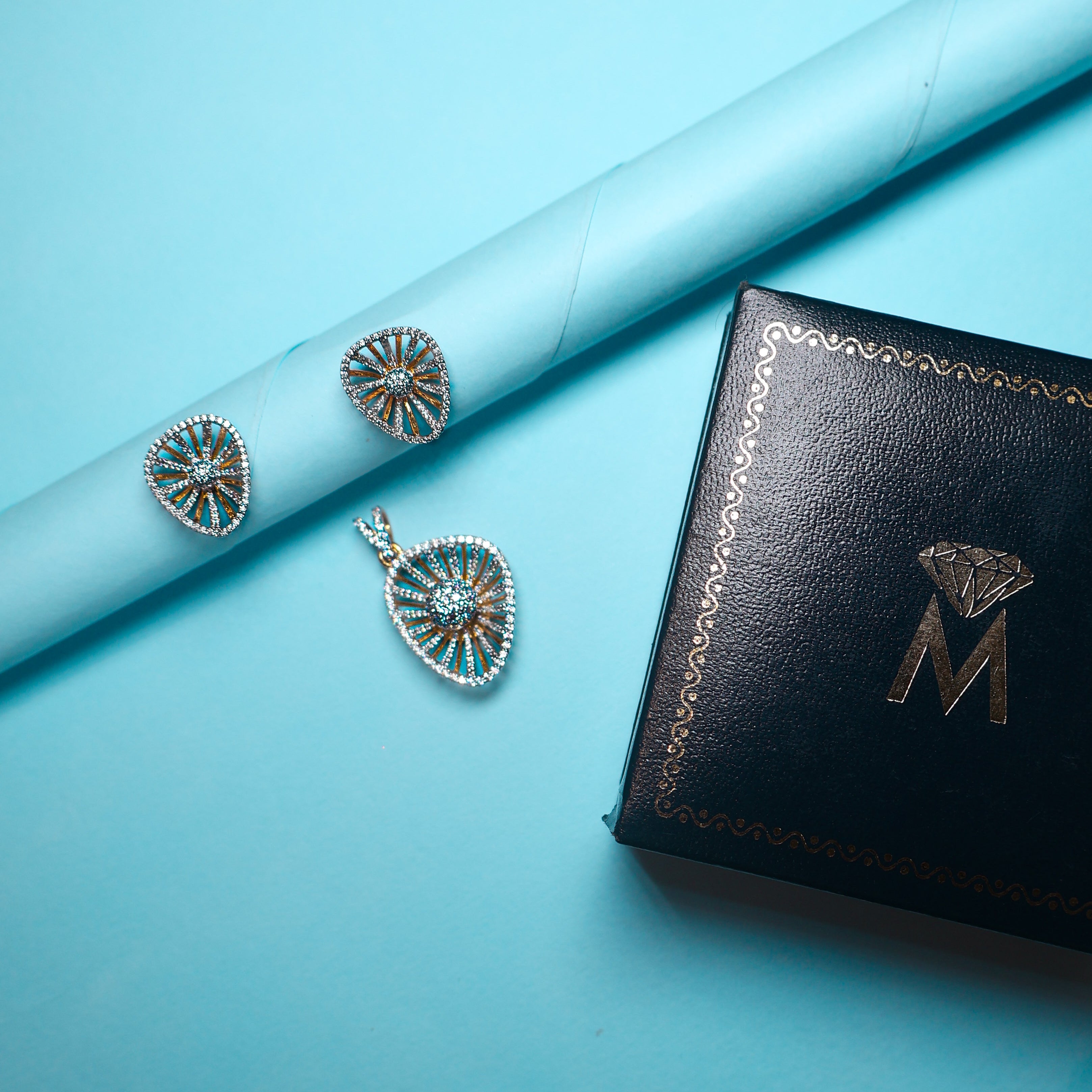 Noctra Spark 925 Silver Pendant Set