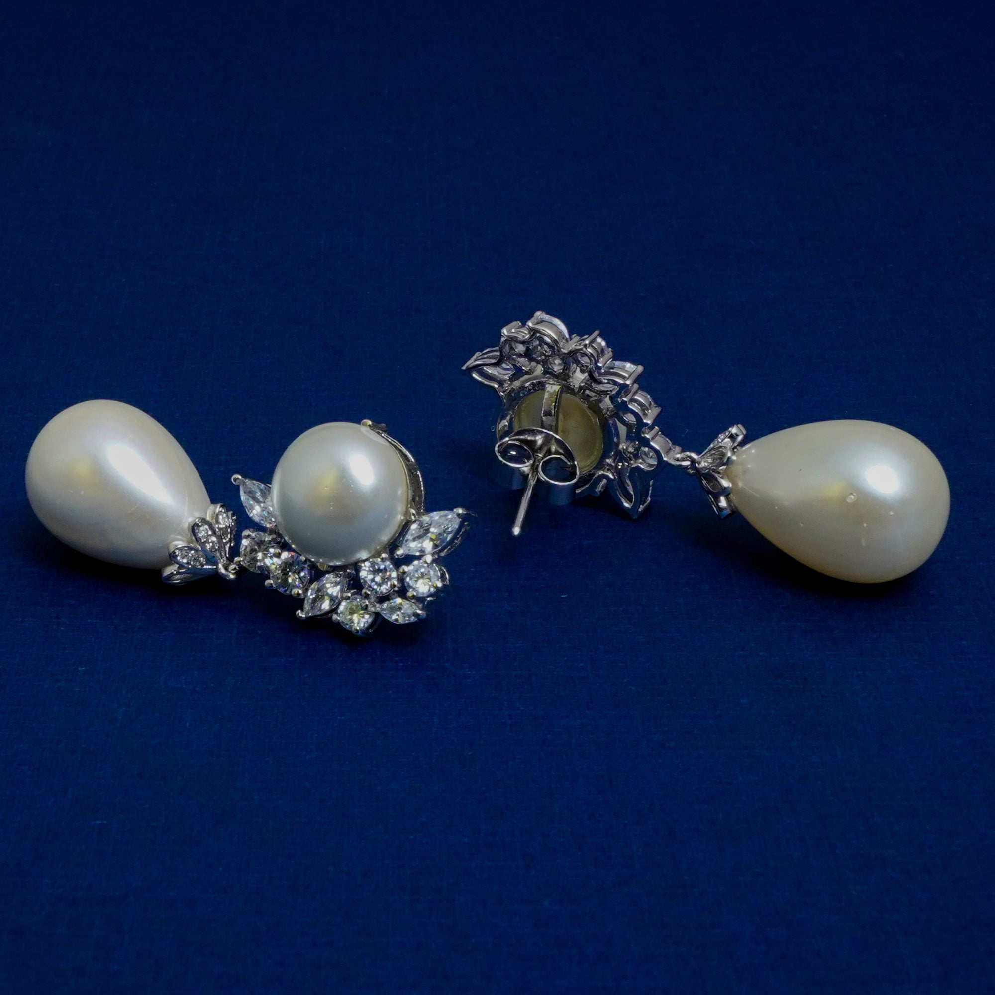 Venus Noire Earrings