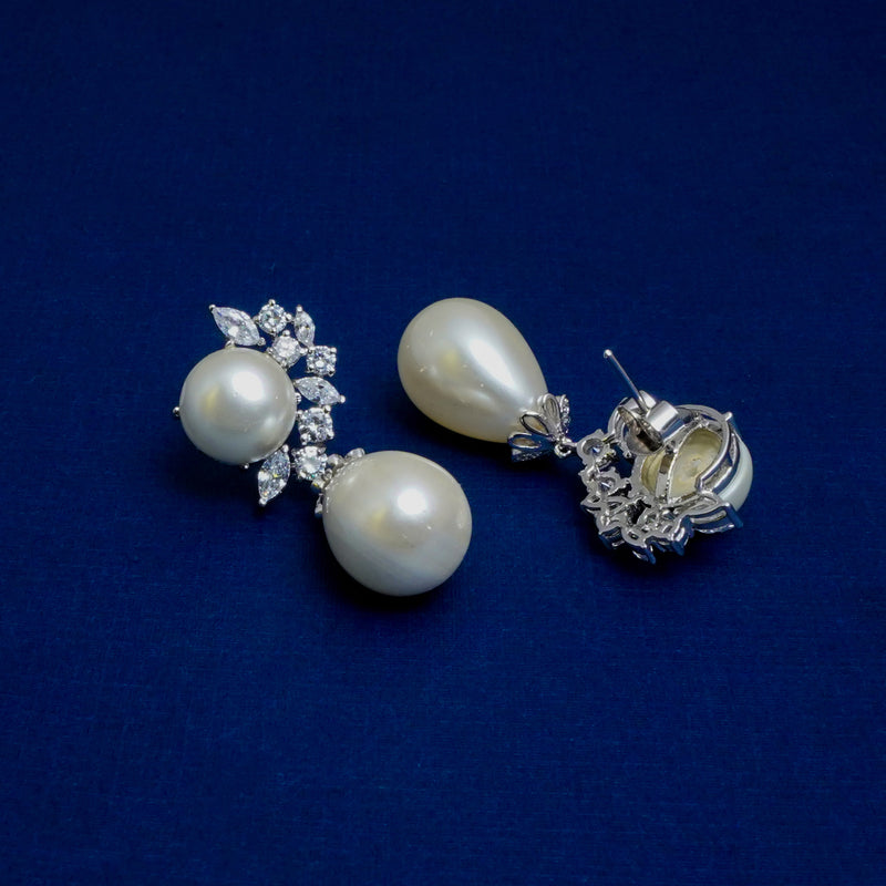 Venus Noire Earrings