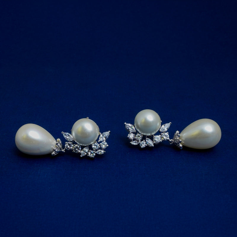 Venus Noire Earrings
